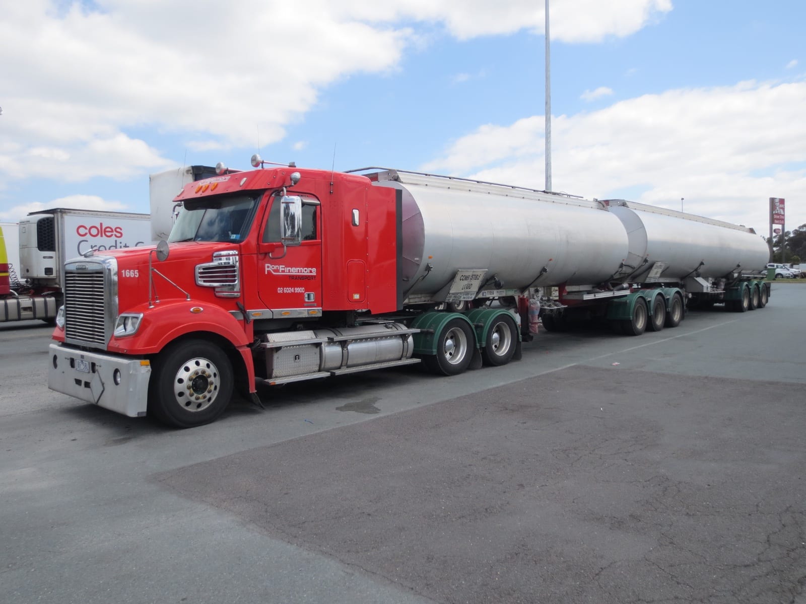 Darren's Freightliner Coronado, B Double fuel, Goulburn